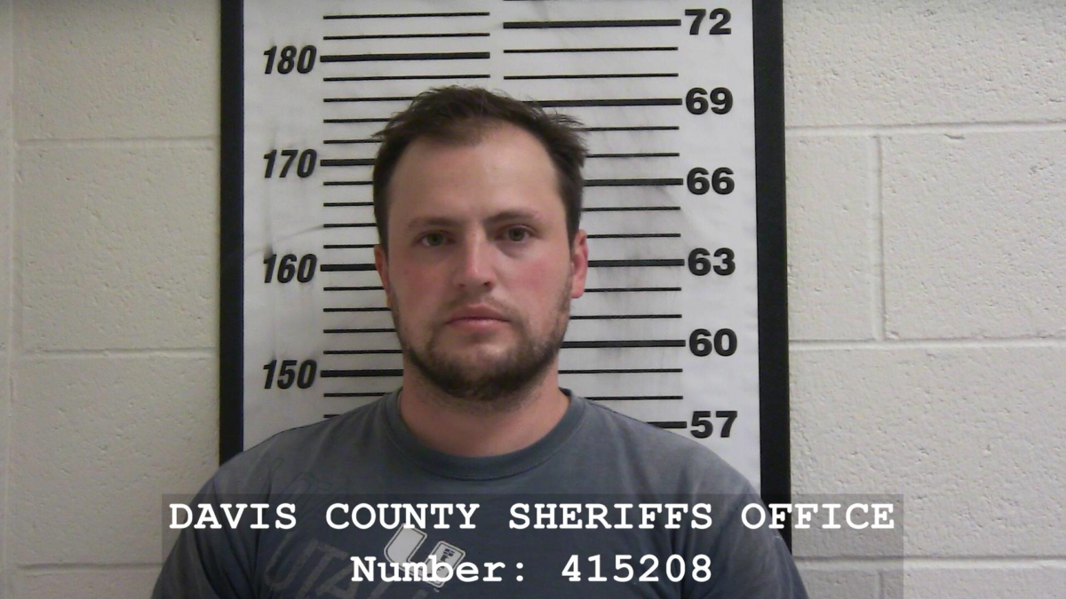 Former Roy High teacher in prison after pleading guilty to a pair of